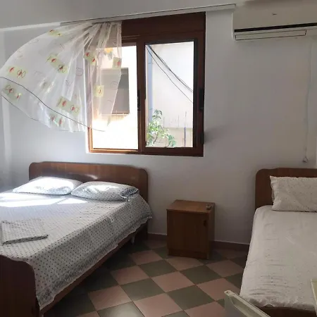 Πανσιόν Vila Pashaj 1 *